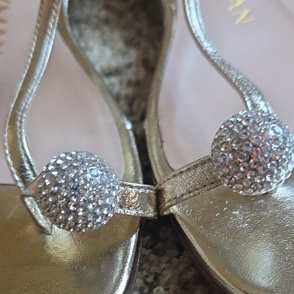 Stuart Weitzman Gold Thong Sandals with Metallic Finish - Picture 5 of 13